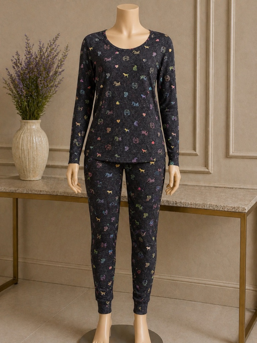 PINK Pajama Set – Size Small – All Over Dogs & Logo Print – Stretchy